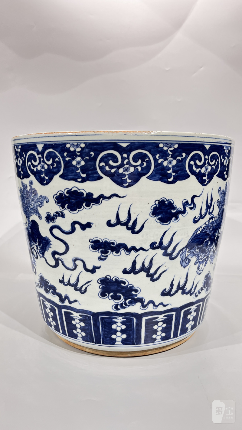 清 青花狮纹大花盆 - 图3